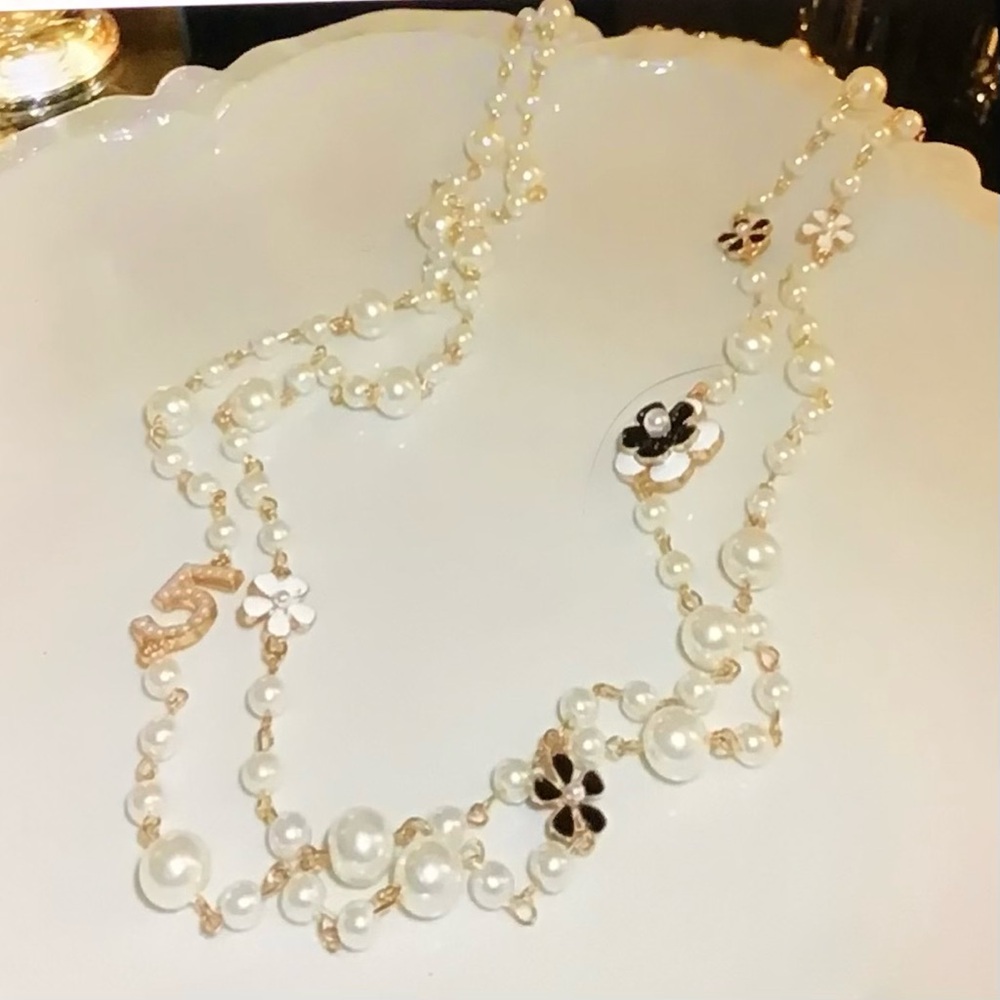 Elegant Pearl and Gold Camellia Floral Necklace